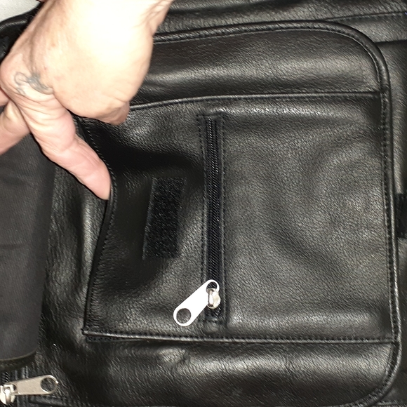 Crossbody leather bag - Picture 6 of 9